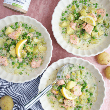 Romige soep met zalm, aardappel & tuinerwten